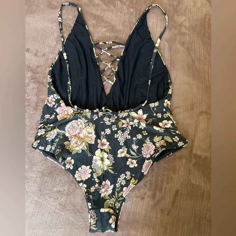 { Billabong Floral Lace-Up and Backless Swimsuit } - Picture 3 of 6